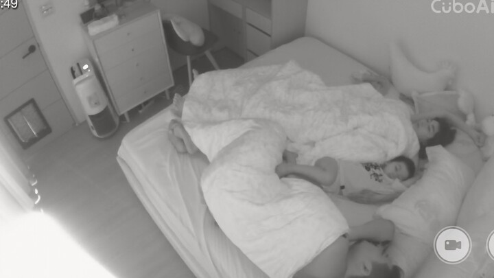 突如其來的地震 我住17樓 想跑也來不及直接抱著婷婷盛平真的怎麼樣了起碼大家還是在一起[歪嘴]杰哥一家都平安 謝謝你們的關心