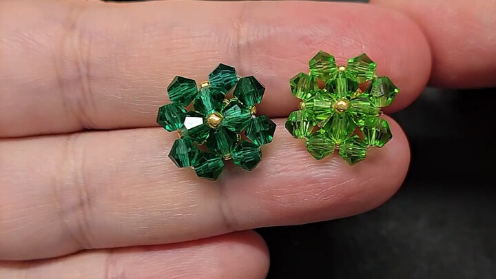 พวกคุณบอกว่าต่างหูใบโคลเวอร์สี่แฉกดูเชยสุดๆ ฉันปรับดีไซน์ใหม่แล้ว คราวนี้สวยขึ้นไหม?