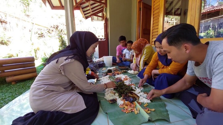 Padahal Cuma Nasi Liwet, Ikan Bakar, Sambal, Lalapan eh.. Semua Orang Ketagihan | Masak Di Desa