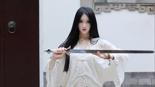 “我命由我不由天，我便是这群山剑锋”