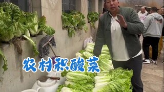 Ngâm 1.000 kg dưa cải muối một lúc, nồi nứt do dùng lực quá mạnh, bận rộn từ sáng đến tối