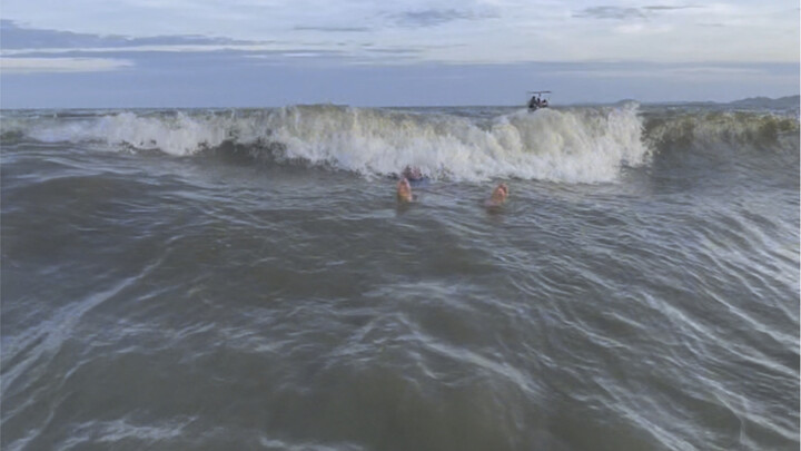 Cara Selamatkan Diri saat Terseret Ombak #MenghadapiOmbak #SelamatDariLautPasang #TenangHadapiKrisis
