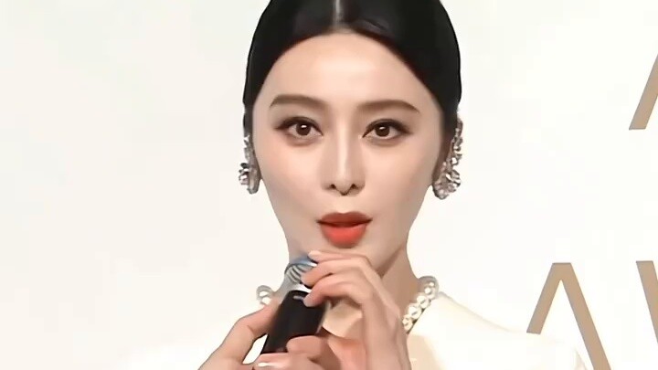Crazy!! The whole place was boiling with excitement when Fan Bingbing appeared!! The fans were screa