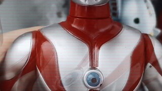 The original Ultraman retro toy is perfect for decoration