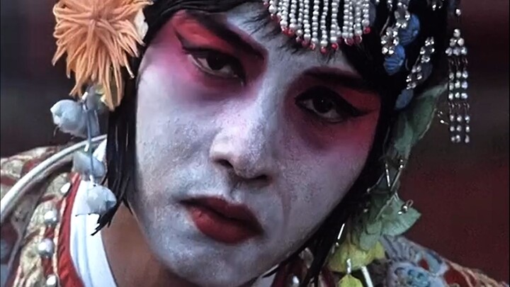 ملك مزيف واثنتان من يوي جي الحقيقية