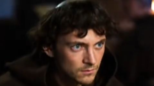 Esse padre é a cara do Athelstan de Vikings