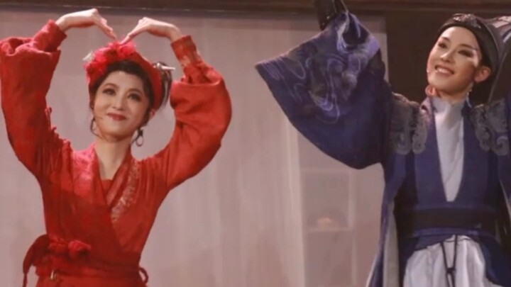 As soon as the divination sounded, Jun Xiao appeared on the stage. Yue Opera fans usually eat so wel