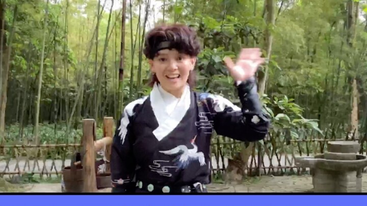 World champion Zhao Shi is here to teach everyone sword flowers. The speed of these sword flowers is