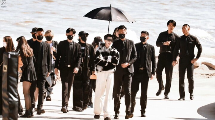 How can anyone treat a runway show like throwing a party in their own backyard?