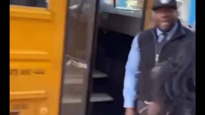 Xem đến cuối thì đã hòa giải với tài xế xe bus rồi