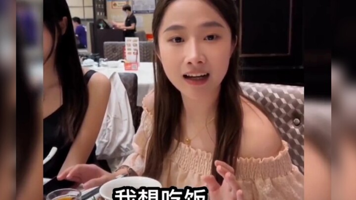 Người đẹp thế kia, sao cứ cảm thấy thiếu thiếu cái gì nhỉ?