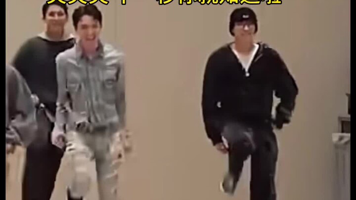 انتقل الابتسام فجأة إليّ