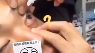 Một giọt nước được đáp trả bằng một nắm đấm