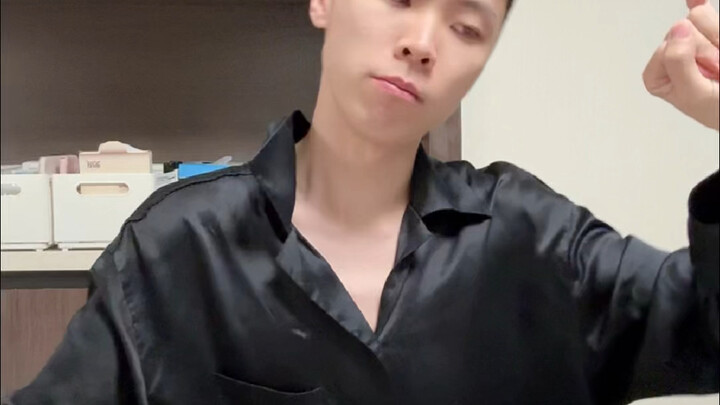 Hari ini adalah video mukbang yang nggak profesional