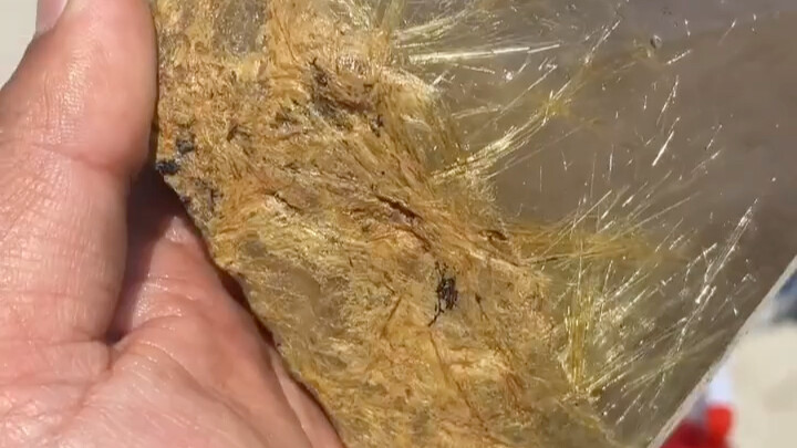 The Tang Sect's hidden weapon, the Dragon Beard Needle, is worth 60,000 gold soul coins.