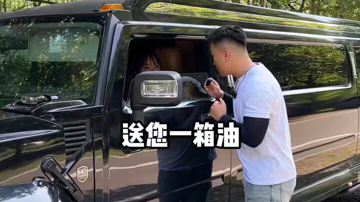 One Tank of Gas for a Feast—Xi'an Sanqin Set Meal, and an 18-Year-Old Girl Actually Drives a Stretch