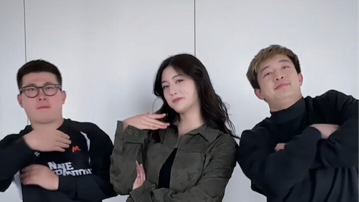 ต่อจากตอนที่แล้ว แค่ไม่กี่ท่าแบบนี้ ลองเดากันดูสิว่าถ่ายผิดกี่เทค
