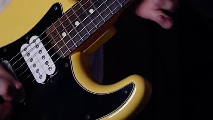 : Cho đứa trẻ này học guitar điện là một sai lầm