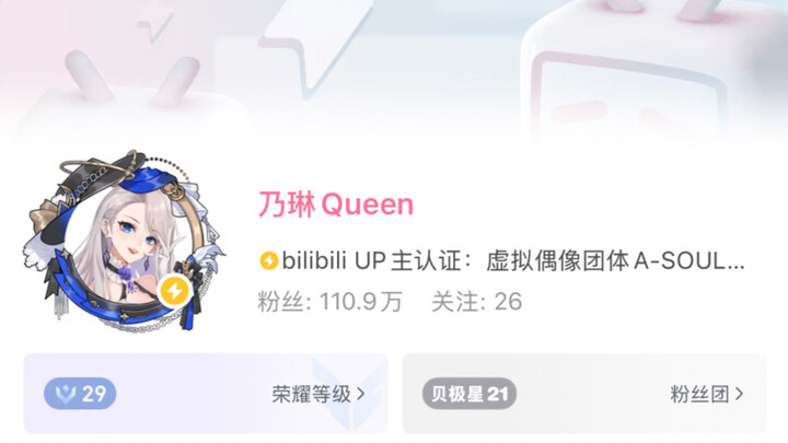 It’s 1 a.m.—why isn’t Naibao sleeping? 🤔🤔🤔 Turns out he’s watching Meibao’s livestream loop! Did the