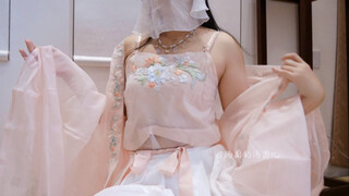 แบ่งปันการสวมใส่และถอด Hanfu สีชมพู