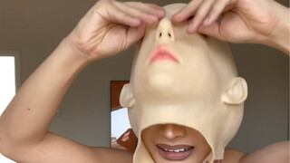 تجربة وجه مزيف من السيليكون لا تبدو كشخص ضعيف، بل تبدو كشخص منحرف
