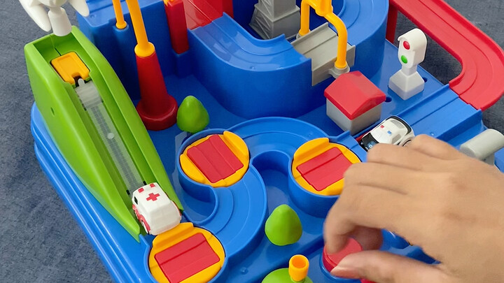 Đồ chơi dành tặng các bạn nhỏ, ai ngờ người lớn lại mê mẩn đến thế…