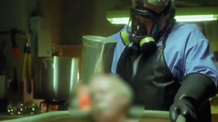 This man is incredibly filial—he actually gave his father a bath using concentrated sulfuric acid!