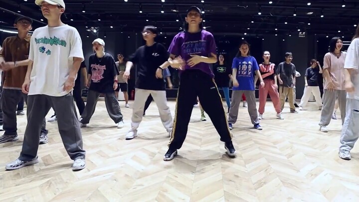 ICEE, the European hip-hop ceiling, will teach you the basic skills of super-fast chest