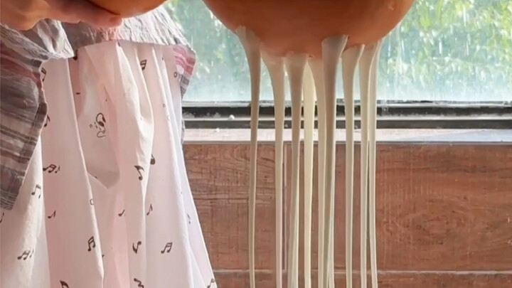 I’ve time-traveled?! I’m just staying in the ancient era and running a hot-and-sour rice-noodle shop