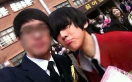 [Baekhyun] At the school gala, teachers and classmates teased him about whether he has a girlfriend.