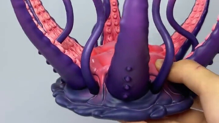 Chính anh là người làm điều đó! Sinh vật xúc tu theo dõi [Mô hình tiền tuyến]