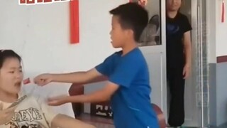 爸妈可能是吓你，但姐姐可是下死手[捂脸]