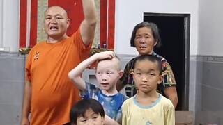 Tangren TV's Money-Grabbing Dance made me feel a bit physically uncomfortable; clearing the level gr