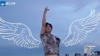 Xem Đổng Tư Thành nhảy thật là thú vị~ Bãi biển... hoàng hôn... Điệu nhảy của Đổng Tư Thành... sao c