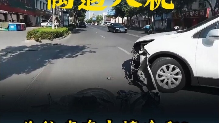 Using the double yellow line as decoration, making a hard turn and then blaming others? With a femal