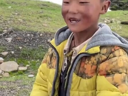 Ba năm trước, người lái xe đã đổi một con vịt vàng lấy một chai Red Bull cho cậu bé và hứa sẽ gặp lạ