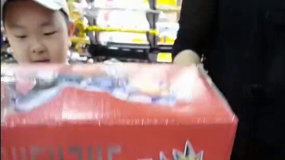 Today, I will reveal to you how much money the toy store owner born in the 2000s made on Children’s 