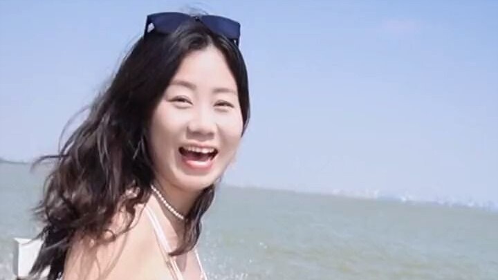 The sea breeze feels so refreshing!