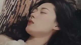 Gadis dihina di pemakaman, CEO 7 tahun lebih tua membawanya pulang