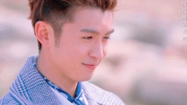 “You can’t hold an umbrella for two people at once—anyway, I’m already soaked.” Ye Hai poured all hi