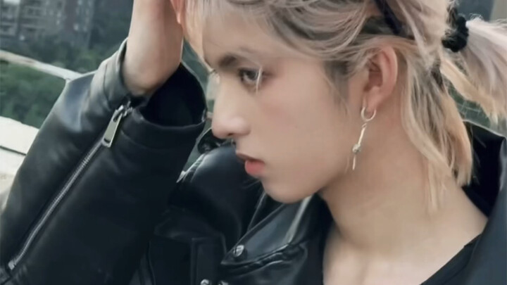 Đừng nghe lời mấy thằng đàn ông xấu, hãy nghe lời anh nhé!