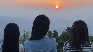 和女同事们看日出。