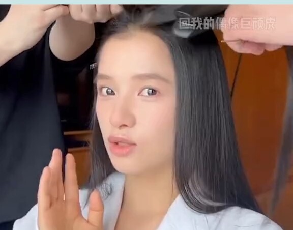 There’s a way even more explosive than walking the red carpet with a photo—welcome to the “rotating 