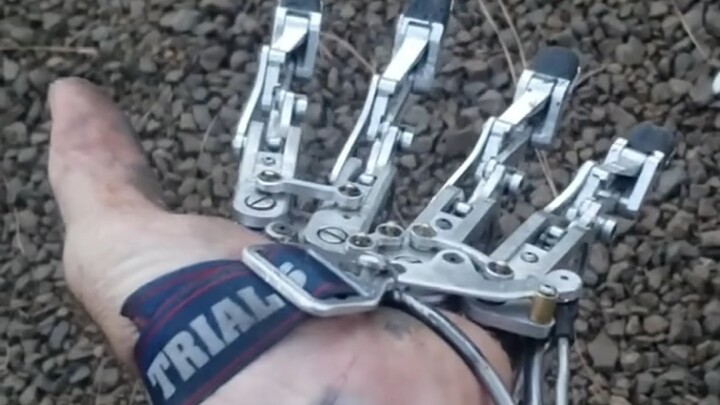 Made a fake robotic arm myself! So practical!