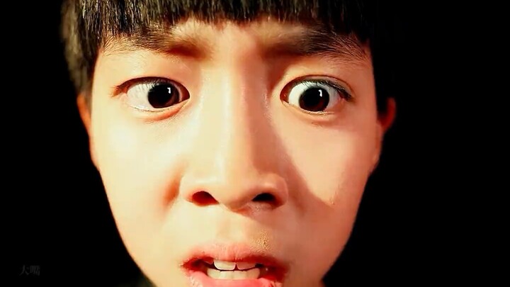 A boy outwits a burglar all by himself at home—the ending is truly satisfying! Film review, film mon