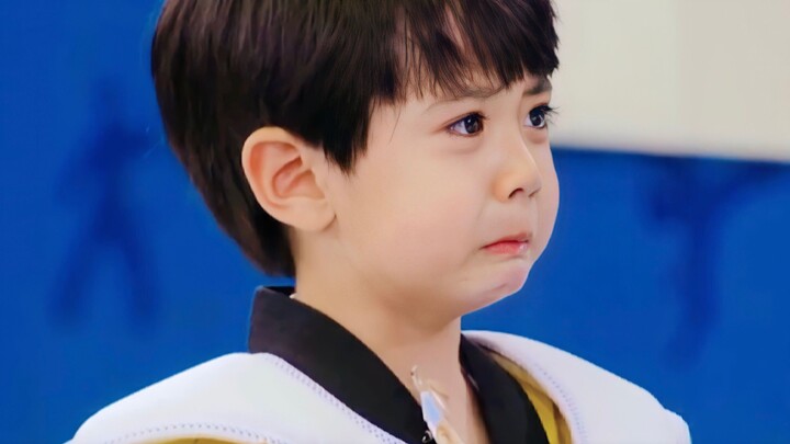 ลูกมนุษย์ที่ทำงานหนักช่างน่ารักเหลือเกิน! เด็กน้อยขี้แยน่ารักชื่อ Li Luyun ที่โด่งดังในอินเทอร์เน็ตม