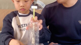 为啥这次小球不会被冲走呢。