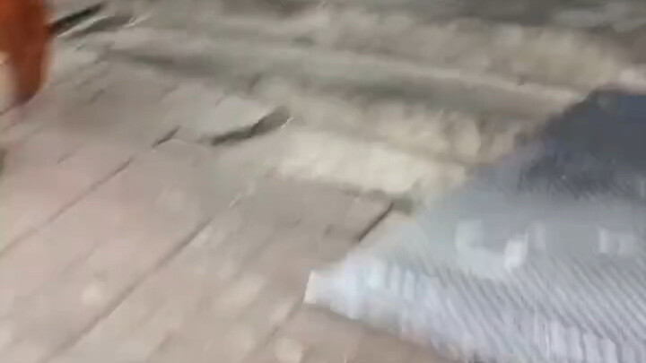 Pada tanggal 27 September, di Tianjin. Seorang nenek membayar 5 yuan di kedai sarapan lalu pergi, te