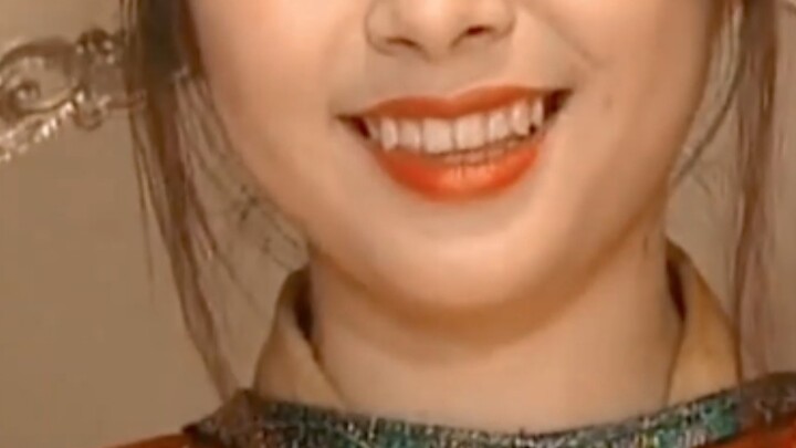 يا للهول!! هذا بحق أظرف ملاك الثروة في السنة الجديدة!!! كم هو لطيف!!!