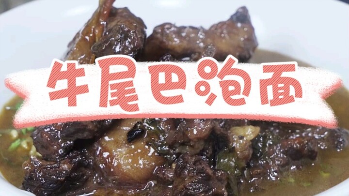 Một tô mì gói hầm đuôi bò to đùng này ăn thật đã đời!